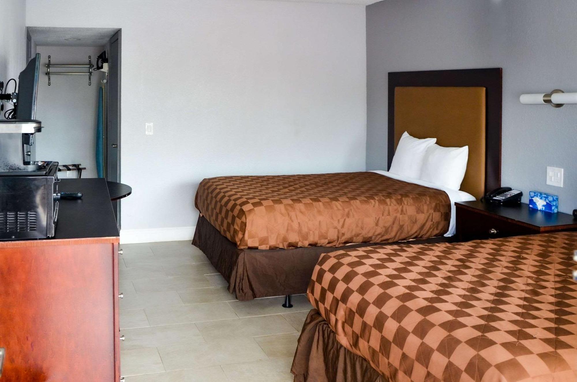 Rodeway Inn Sun City Center エクステリア 写真