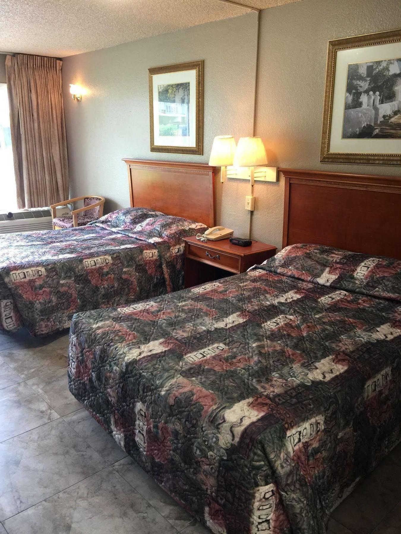 Rodeway Inn Sun City Center エクステリア 写真