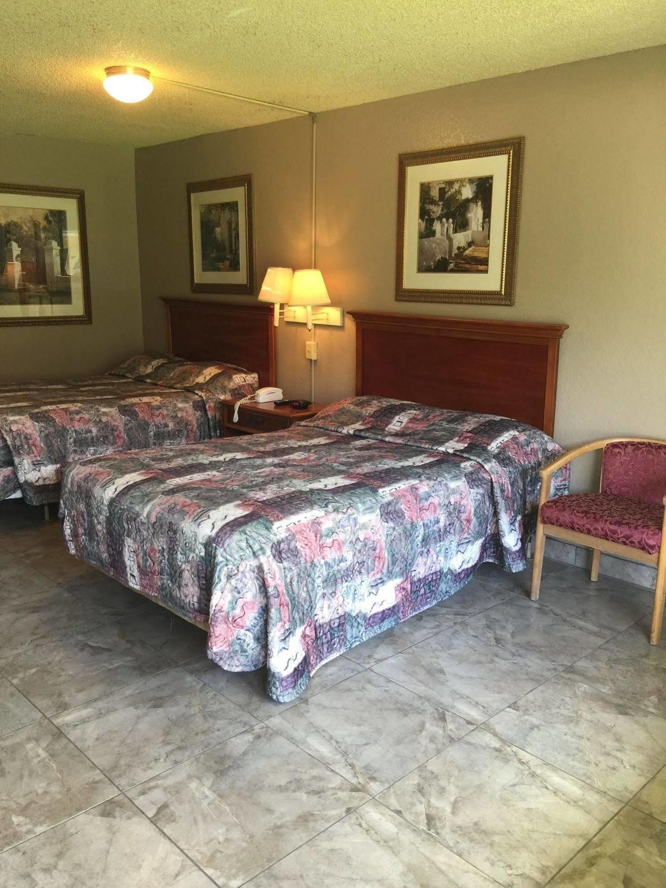 Rodeway Inn Sun City Center エクステリア 写真